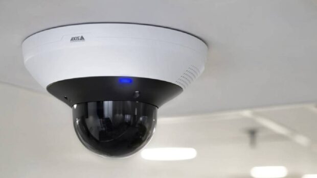 Axis lança AXIS TQ5901 Audio Ring, acessório que integra áudio bidirecional e iluminação inteligente a câmeras PTZ de segu...