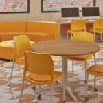 Design que engaja: como a arquitetura de interiores e o mobiliário moldam a identidade e o compromisso dos colaboradores |...
