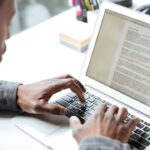 Como escrever artigos de opinião que fortalecem a autoridade de executivos nas buscas por IA | Blog | Tropico Comunicação